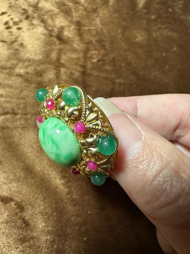 Pendientes clip cobre dorado con piedra verde