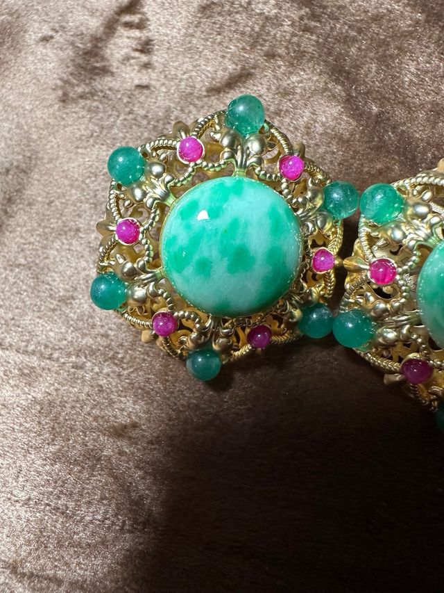 Pendientes clip cobre dorado con piedra verde