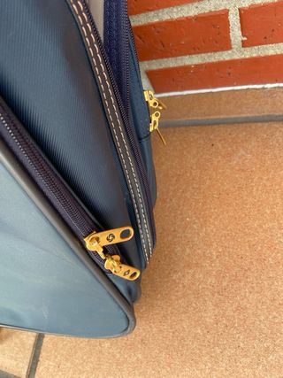 Maletín porta trajes Samsonite azul y dorado