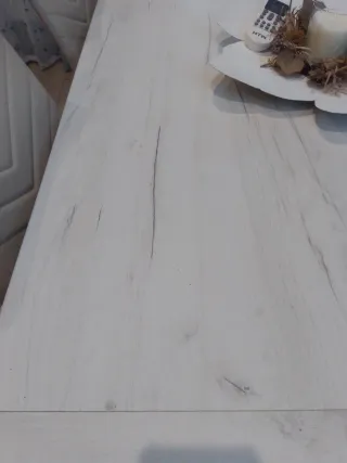 Mesa de comedor de madera