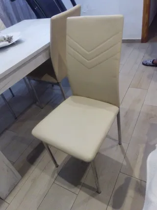 Mesa de comedor de madera