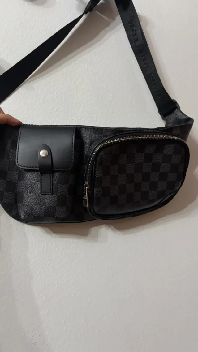 Riñonera cuadros negra y gris