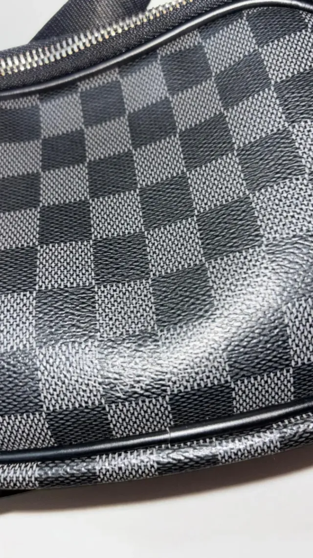 Riñonera cuadros negra y gris