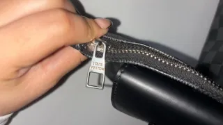 Riñonera cuadros negra y gris