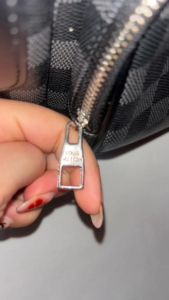 Riñonera cuadros negra y gris