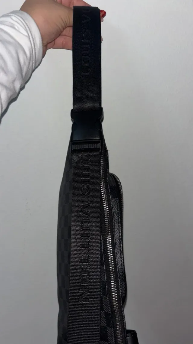 Riñonera cuadros negra y gris