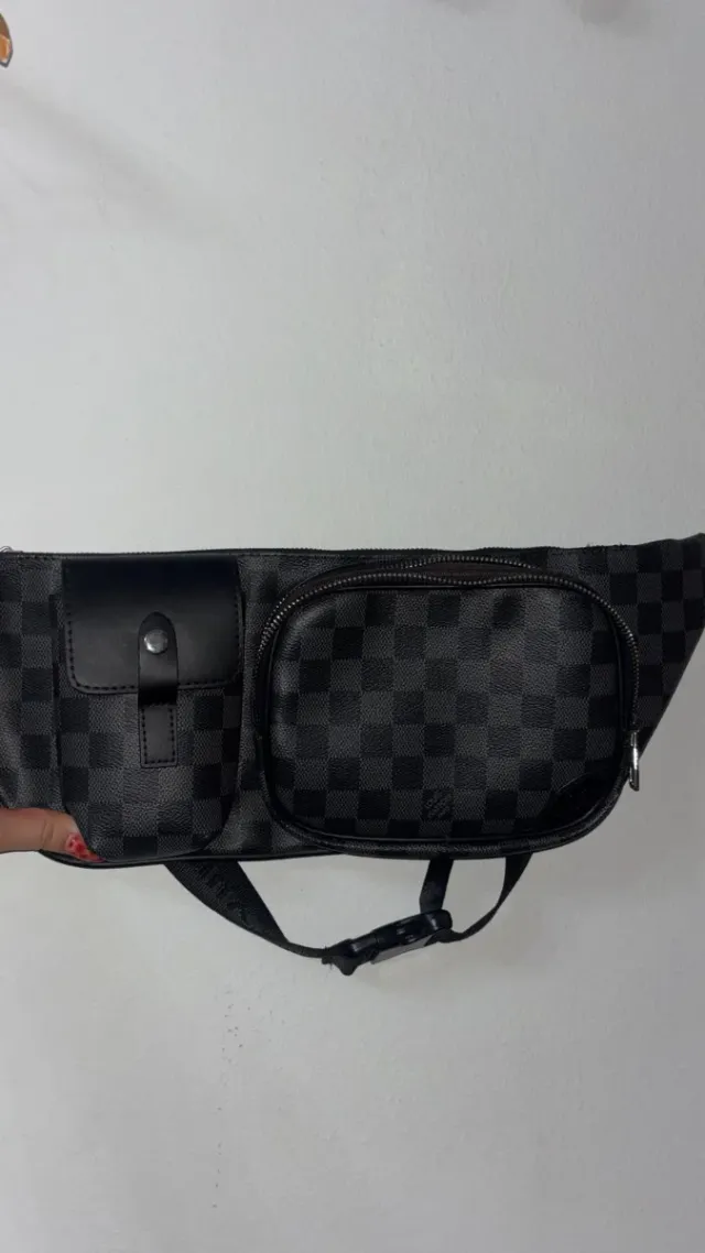 Riñonera cuadros negra y gris