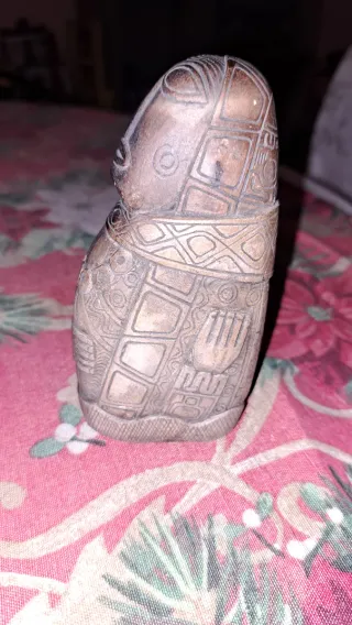 Antica statuetta in pietra