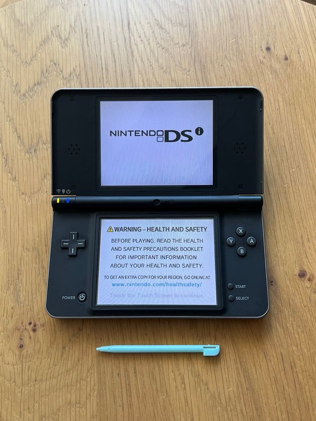 Nintendo DSi XL Negra Gris edición limitada
