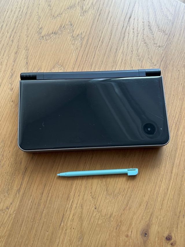 Nintendo DSi XL Negra Gris edición limitada