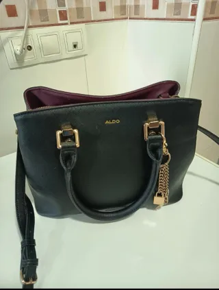 Bolso ALDO negro con cadena dorada