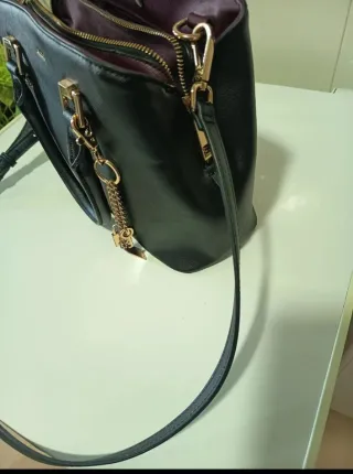 Bolso ALDO negro con cadena dorada