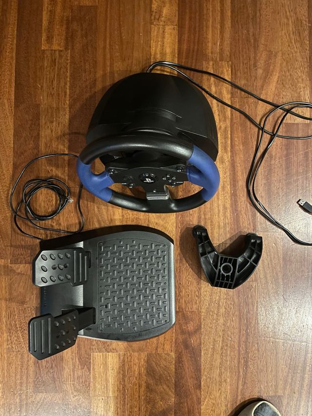 Thrustmaster T150 Volante + Pedales PS4/PC