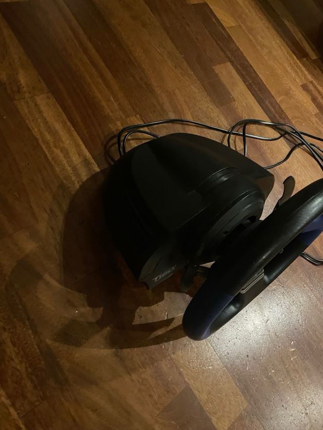 Thrustmaster T150 Volante + Pedales PS4/PC