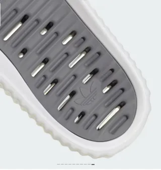 ADIDAS T/ 40-1/2 42 Y 43