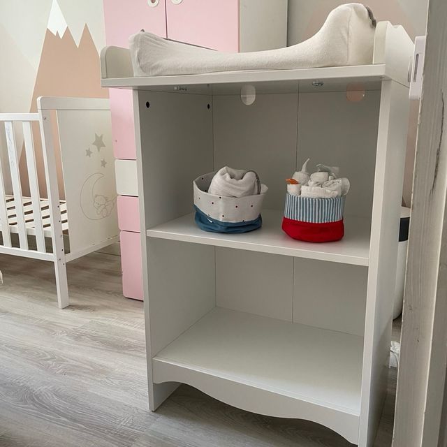 Cambiador IKEA + colchón + regalos