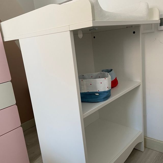 Cambiador IKEA + colchón + regalos