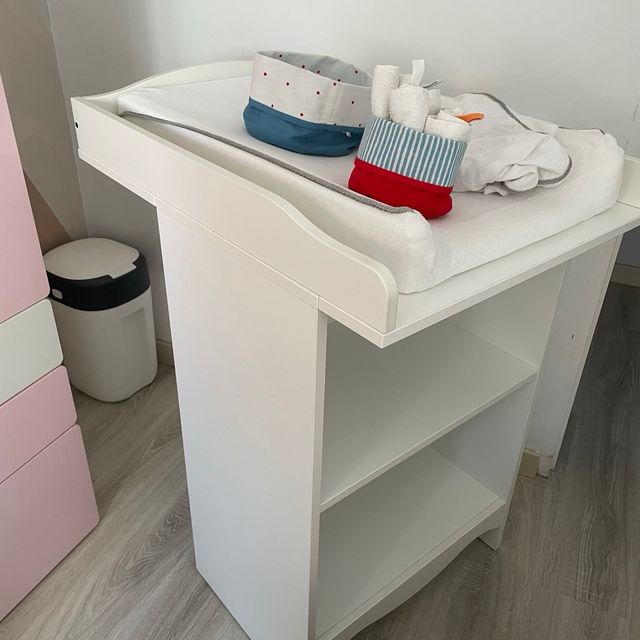 Cambiador IKEA + colchón + regalos