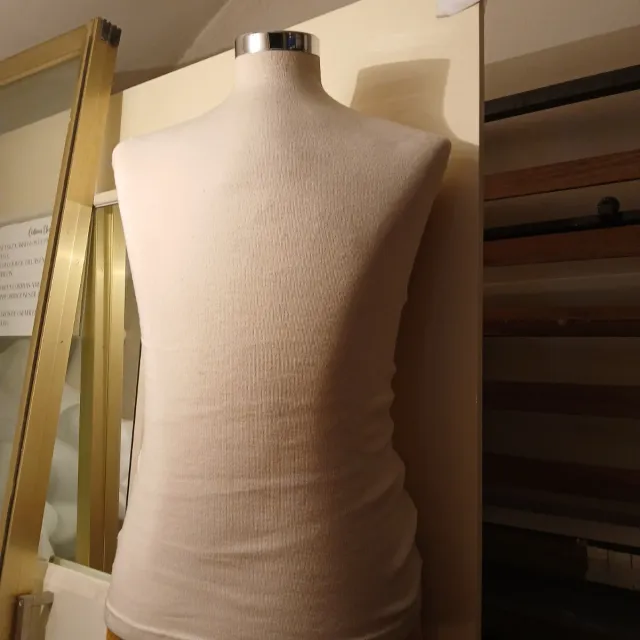 Busto maniquí costura beige