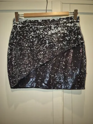 Falda corta lentejuelas negra y blanca