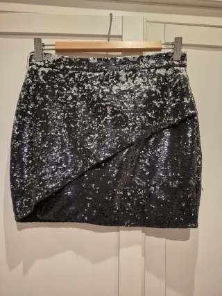 Falda corta lentejuelas negra y blanca