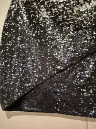 Falda corta lentejuelas negra y blanca