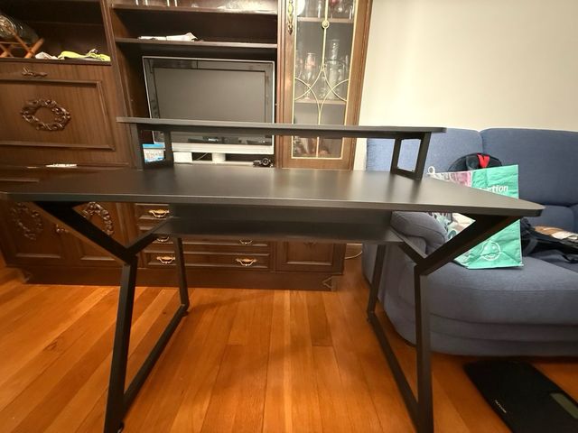 Mesa Gamer Negra con Estante