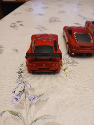 Coches miniatura rojos (3 unidades)