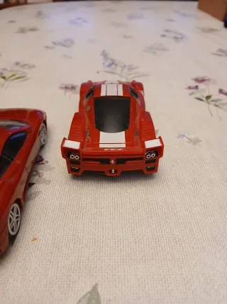Coches miniatura rojos (3 unidades)