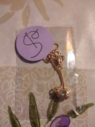 Colar Bastta dourado com pingente