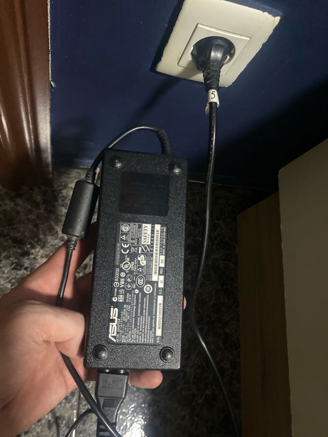 Portátil Asus X84J i7 4GB RAM Windows 7