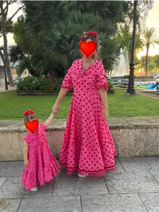 ✨Traje de flamenca niña y mujer rosa y lunares.