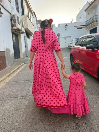 ✨Traje de flamenca niña y mujer rosa y lunares.