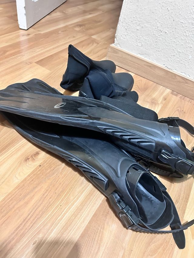 Aletas y escarpines de buceo