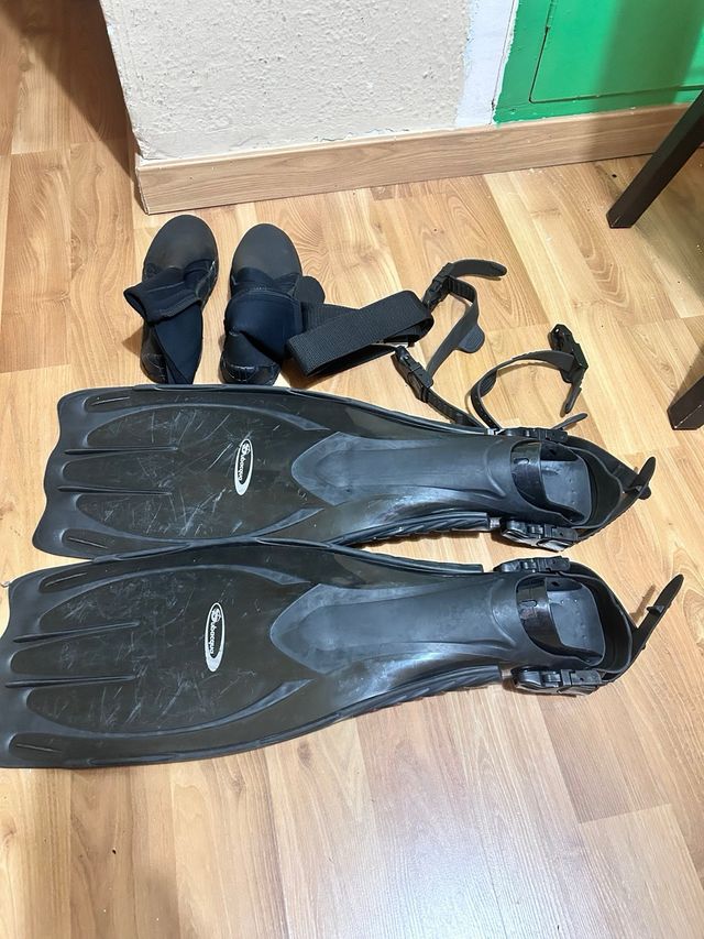 Aletas y escarpines de buceo