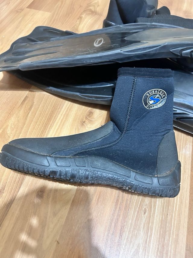 Aletas y escarpines de buceo