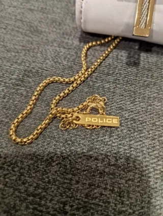 Cadena Cruz Police dorado