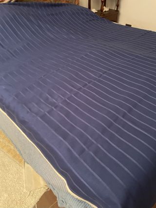 Copriletto matrimoniale blu a righe