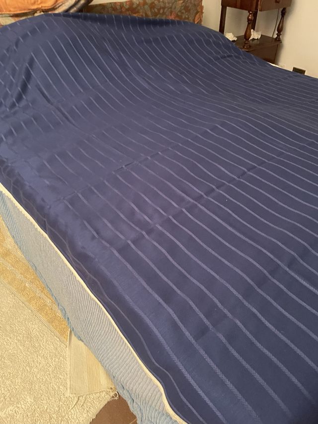 Copriletto matrimoniale blu a righe