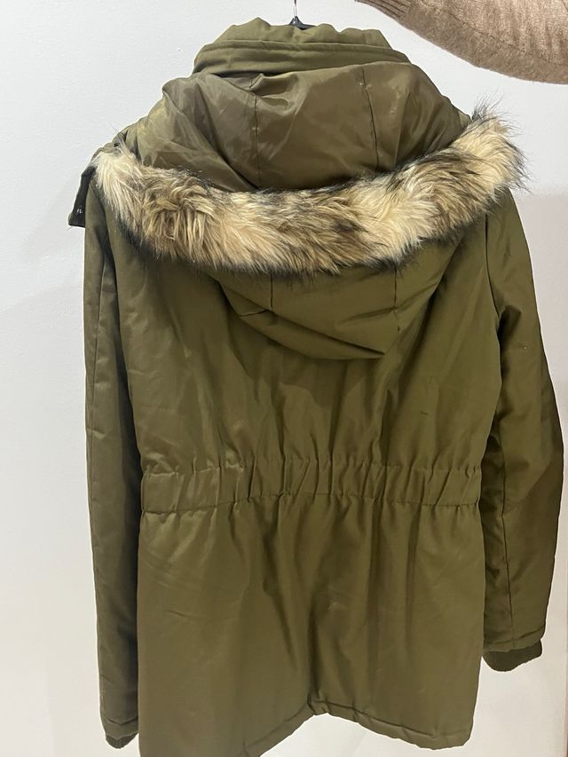 Chaqueta verde militar con capucha