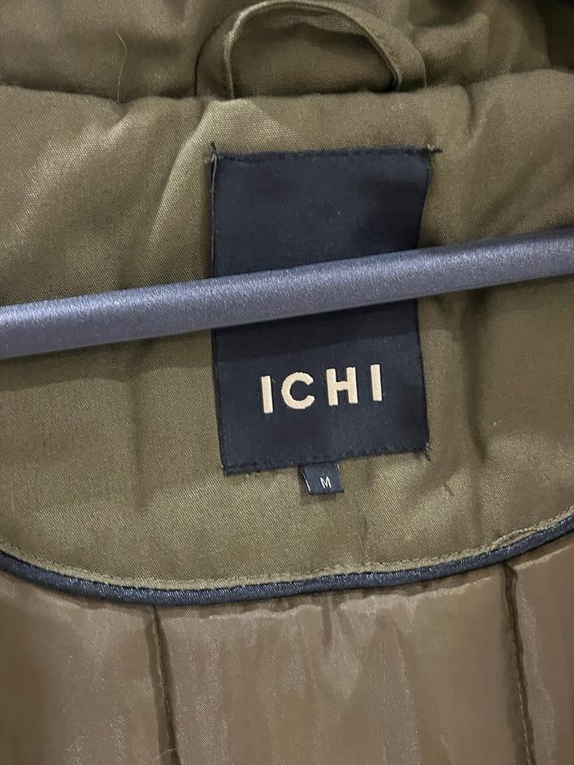 Chaqueta verde militar con capucha