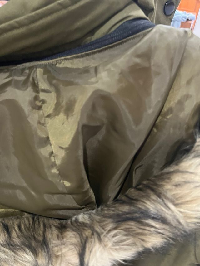 Chaqueta verde militar con capucha