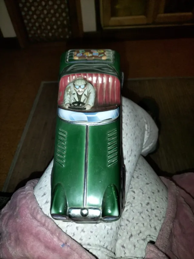 Caja de bombones vintage coche