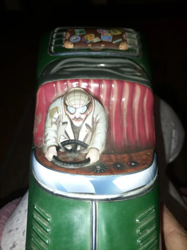 Caja de bombones vintage coche