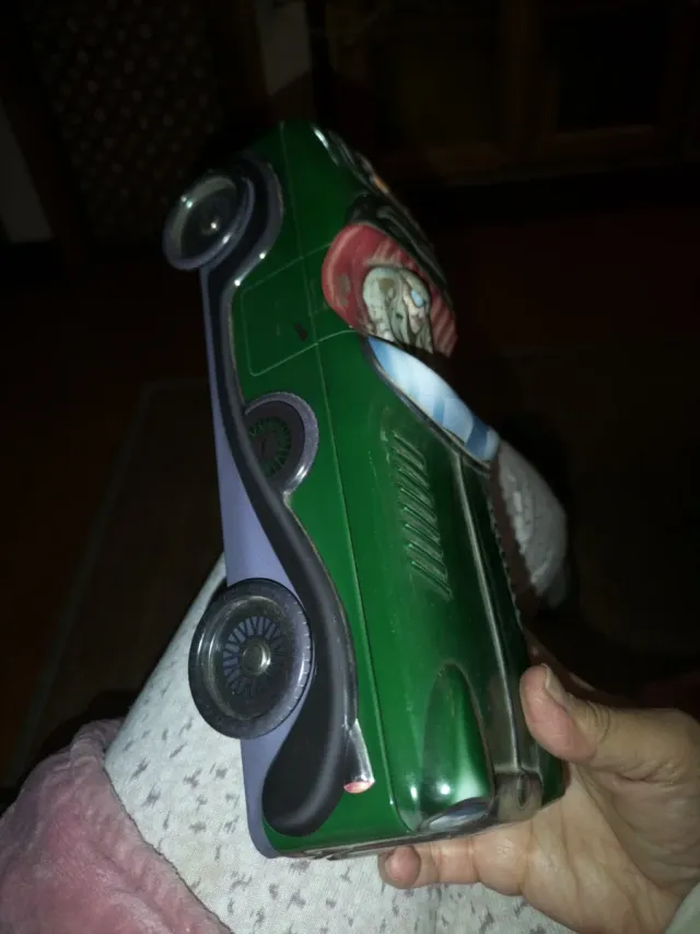 Caja de bombones vintage coche