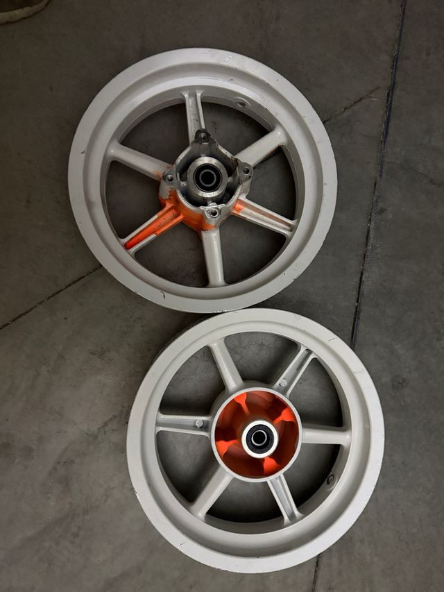 Llantas 5 palos 3.5 y 2.75 blancas