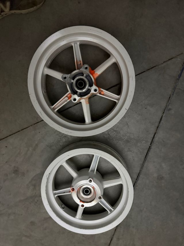 Llantas 5 palos 3.5 y 2.75 blancas