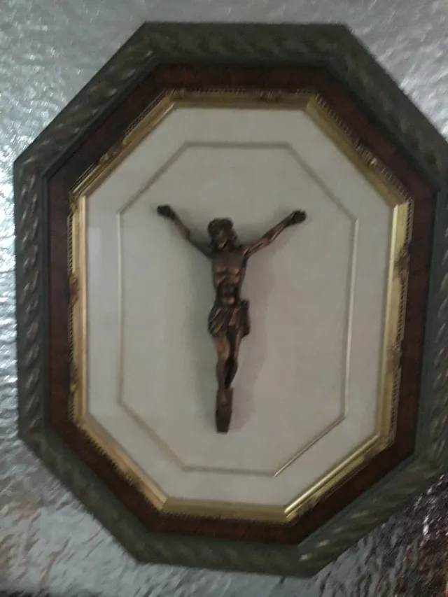 Cuadro Cristo Metal Madera Octogonal