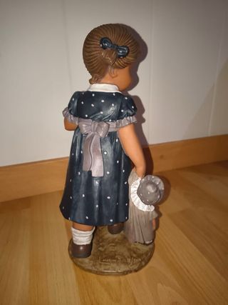 Figura Nadal niña con muñeca y perro