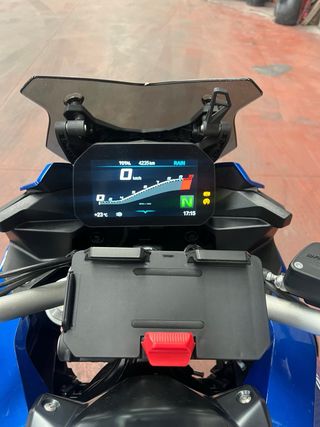 BMW F900XR - Como nueva, 4000 km con todos extras